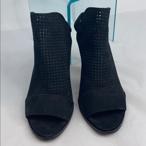 VINCE Sz 7.5 Black Perforated Suede Peep Toe Heels - Picture 9 of 12
